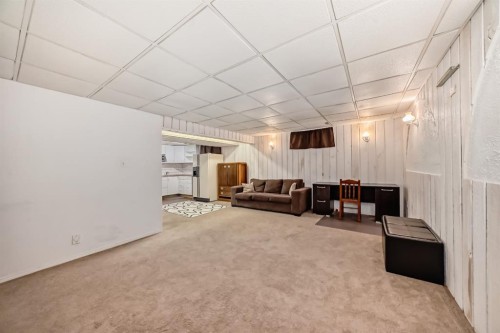 28 Rundlelawn Place Ne, Calgary, AB - Indoor Photo Showing Other Room