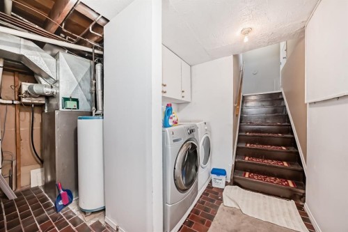 28 Rundlelawn Place Ne, Calgary, AB - Indoor Photo Showing Laundry Room
