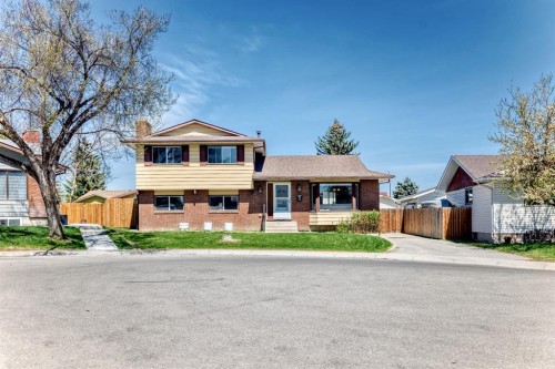 28 Rundlelawn Place Ne, Calgary, AB - Outdoor With Facade