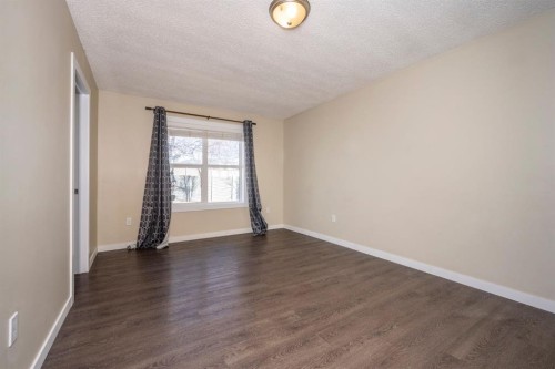 6031 Lacombe Way Sw, Calgary, AB 