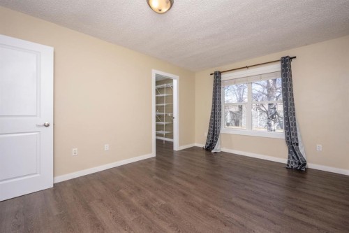 6031 Lacombe Way Sw, Calgary, AB 