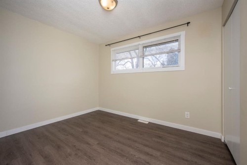 6031 Lacombe Way Sw, Calgary, AB 