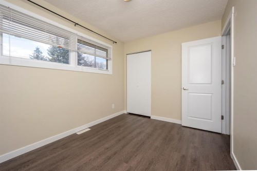 6031 Lacombe Way Sw, Calgary, AB 