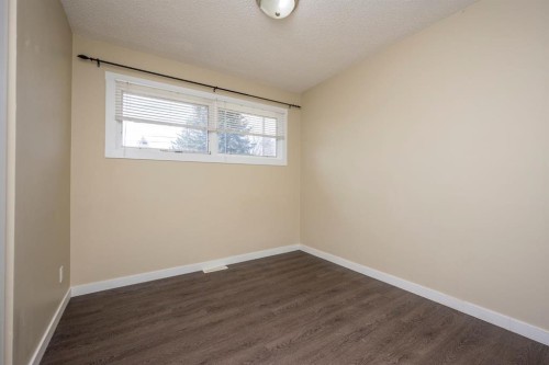 6031 Lacombe Way Sw, Calgary, AB 