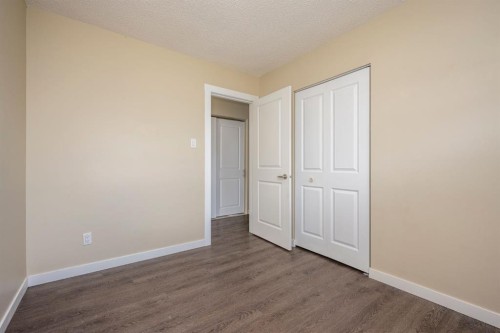 6031 Lacombe Way Sw, Calgary, AB 
