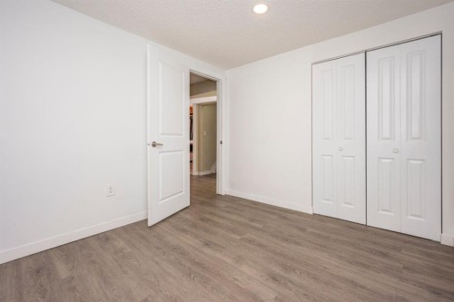 6031 Lacombe Way Sw, Calgary, AB 