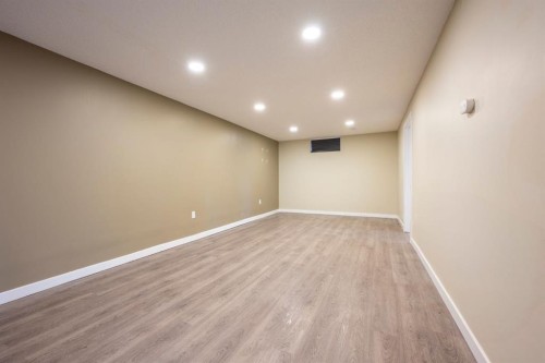 6031 Lacombe Way Sw, Calgary, AB 