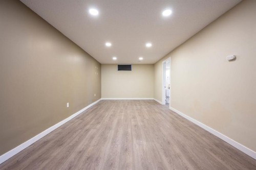 6031 Lacombe Way Sw, Calgary, AB 