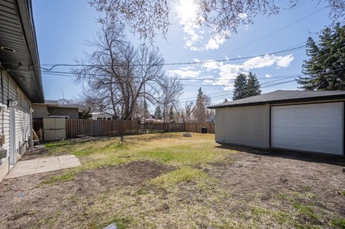 6031 Lacombe Way Sw, Calgary, AB 