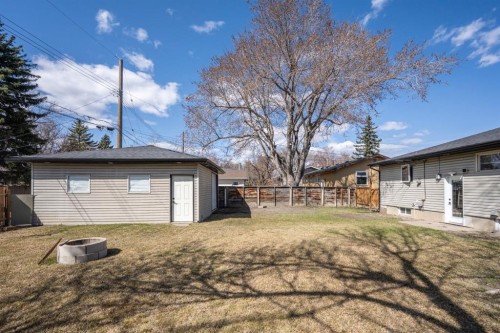 6031 Lacombe Way Sw, Calgary, AB 