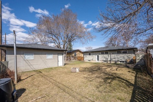 6031 Lacombe Way Sw, Calgary, AB 