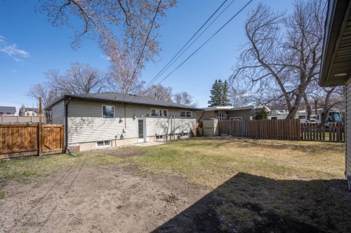 6031 Lacombe Way Sw, Calgary, AB 