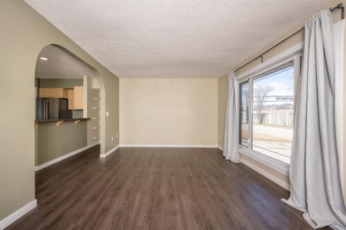 6031 Lacombe Way Sw, Calgary, AB 