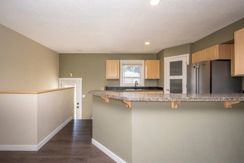 6031 Lacombe Way Sw, Calgary, AB 