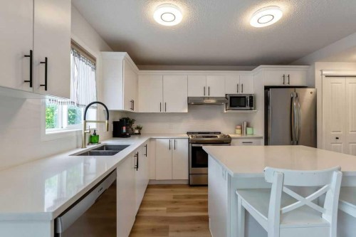19 Drake Landing Way, Okotoks, AB 