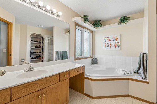 132 Hidden Ranch Crescent Nw, Calgary, AB 