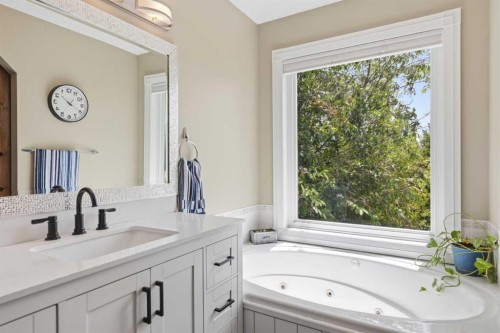 142 Riverview Circle Se, Calgary, AB 
