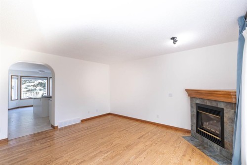 8-120 Ross Avenue, Cochrane, AB 