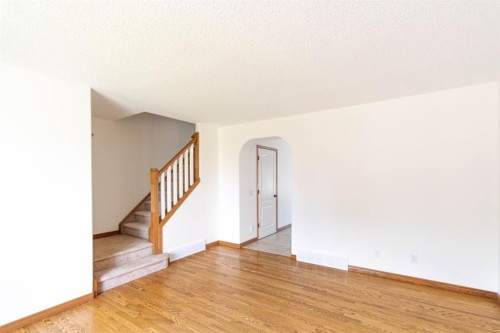 8-120 Ross Avenue, Cochrane, AB 