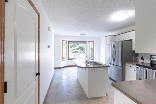 8-120 Ross Avenue, Cochrane, AB 