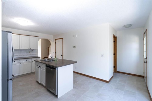 8-120 Ross Avenue, Cochrane, AB 