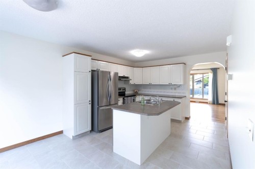 8-120 Ross Avenue, Cochrane, AB 