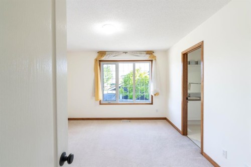8-120 Ross Avenue, Cochrane, AB 