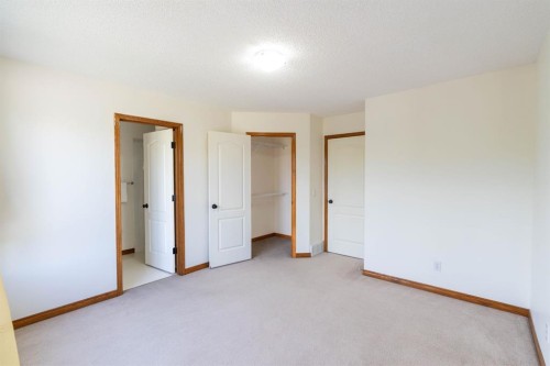 8-120 Ross Avenue, Cochrane, AB 