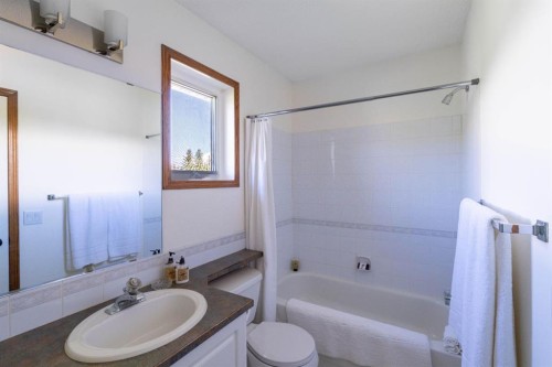 8-120 Ross Avenue, Cochrane, AB 