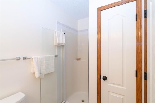 8-120 Ross Avenue, Cochrane, AB 