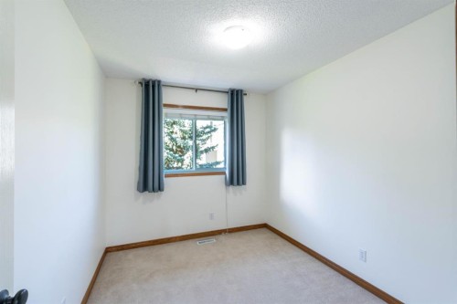 8-120 Ross Avenue, Cochrane, AB 
