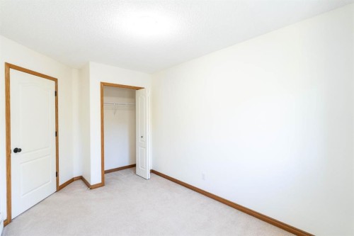 8-120 Ross Avenue, Cochrane, AB 