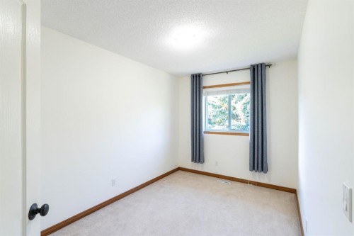 8-120 Ross Avenue, Cochrane, AB 