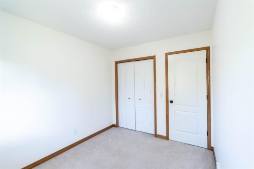 8-120 Ross Avenue, Cochrane, AB 