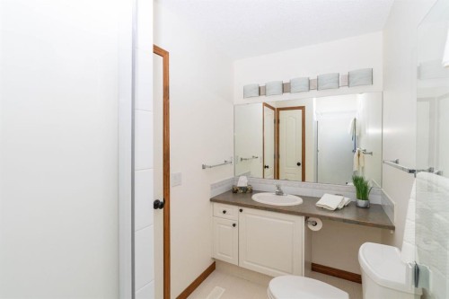 8-120 Ross Avenue, Cochrane, AB 