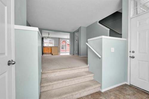 207 Mckenzie Towne Gate Se, Calgary, AB 
