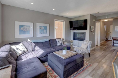35 Hidden Creek Rise Nw, Calgary, AB 
