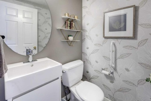 35 Hidden Creek Rise Nw, Calgary, AB 