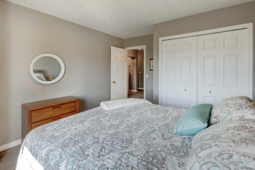 35 Hidden Creek Rise Nw, Calgary, AB 