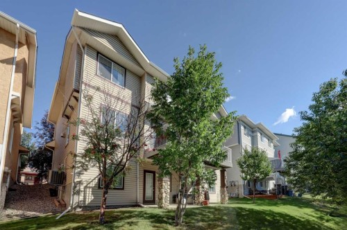 35 Hidden Creek Rise Nw, Calgary, AB 