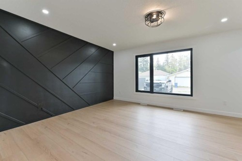 4940 45 Street Sw, Calgary, AB - Indoor Photo Showing Other Room