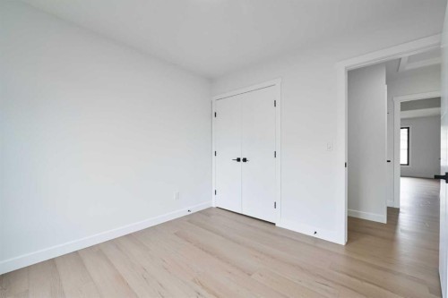 4940 45 Street Sw, Calgary, AB - Indoor Photo Showing Other Room