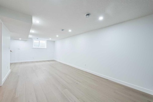 4940 45 Street Sw, Calgary, AB - Indoor Photo Showing Other Room