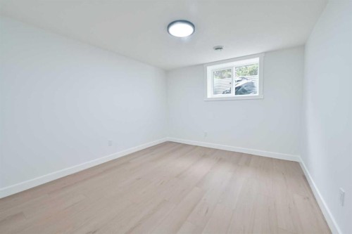 4940 45 Street Sw, Calgary, AB - Indoor Photo Showing Other Room