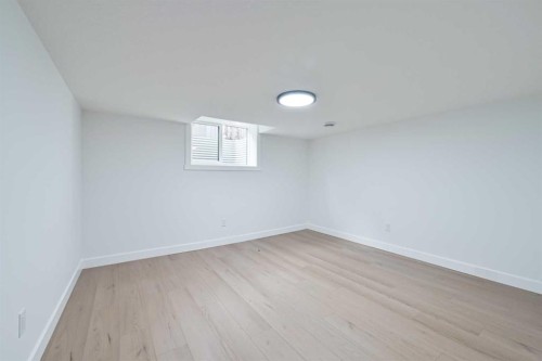 4940 45 Street Sw, Calgary, AB - Indoor Photo Showing Other Room