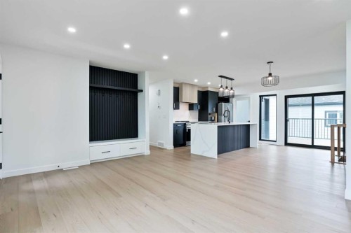 4940 45 Street Sw, Calgary, AB - Indoor Photo Showing Kitchen