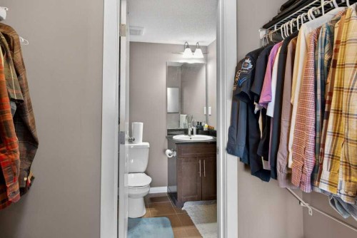 225-7210 80 Avenue Ne, Calgary, AB - Indoor
