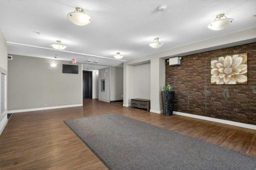 225-7210 80 Avenue Ne, Calgary, AB - Indoor Photo Showing Other Room