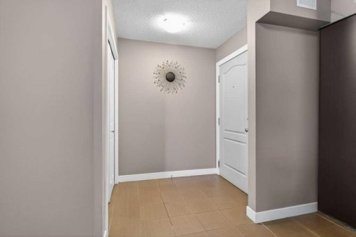 225-7210 80 Avenue Ne, Calgary, AB - Indoor Photo Showing Other Room