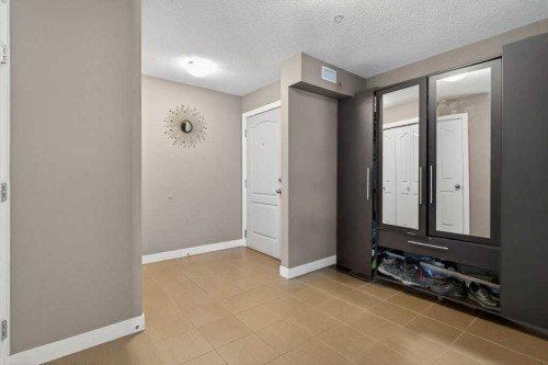 225-7210 80 Avenue Ne, Calgary, AB - Indoor Photo Showing Other Room